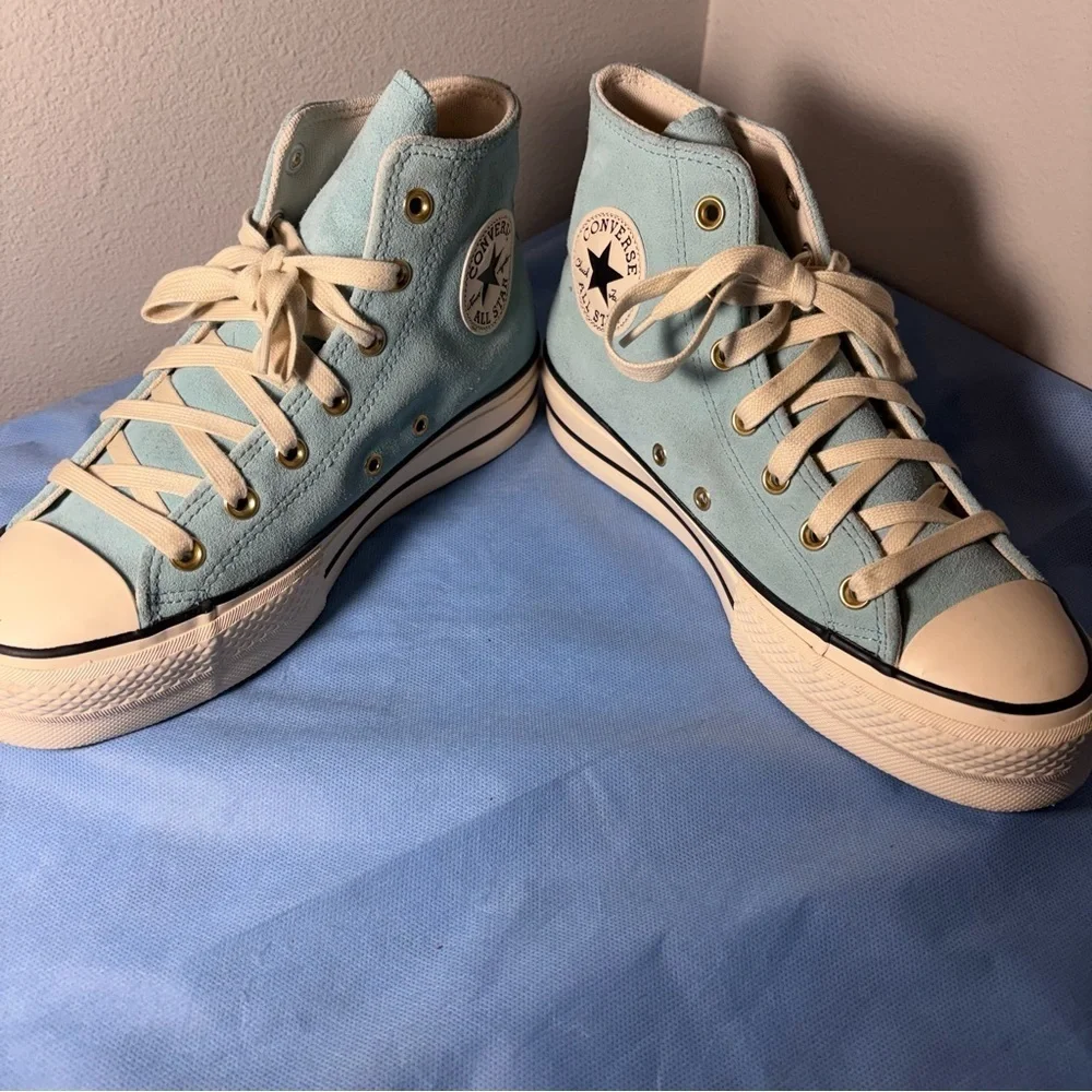 Chuck Taylor All-Star platform high-top sneakers blue suede, like new! Size 8